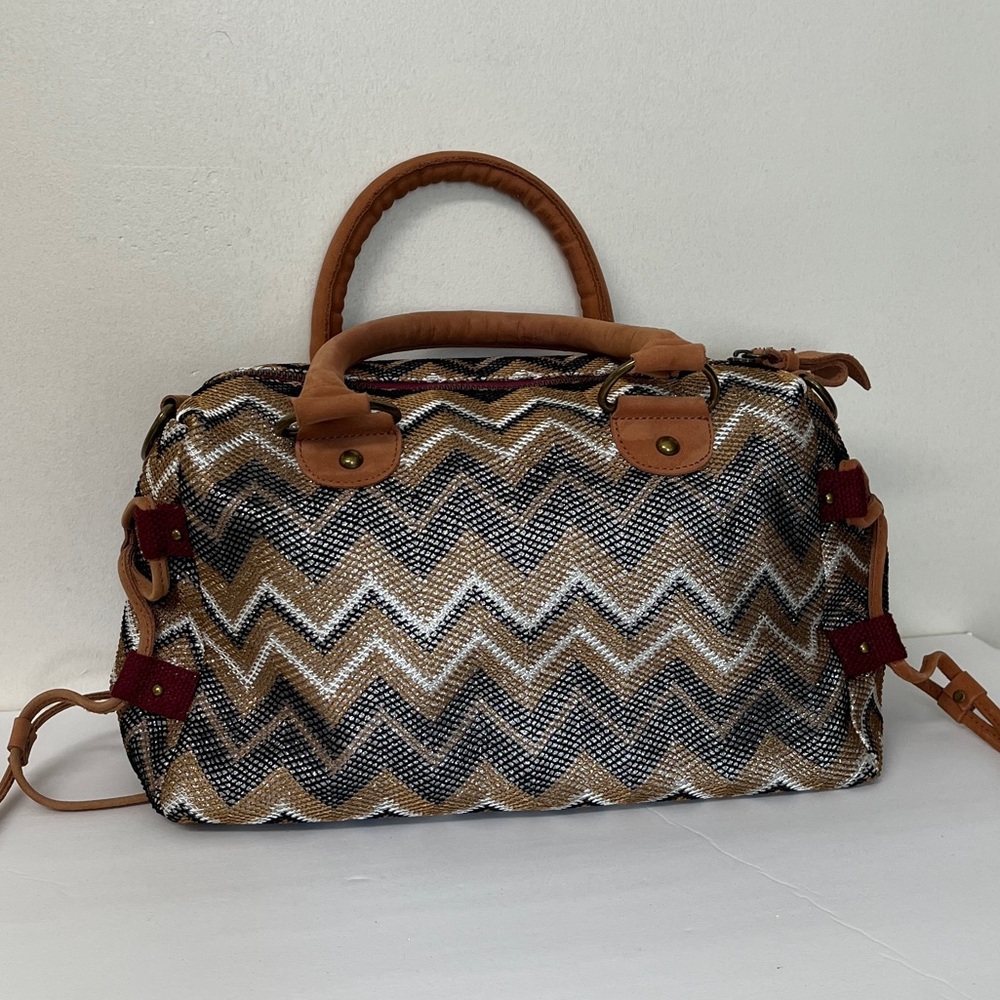 Purse, Miss Albright, black/tan/white chevron pattern, leather trim, EUC!! - Picture 12 of 14